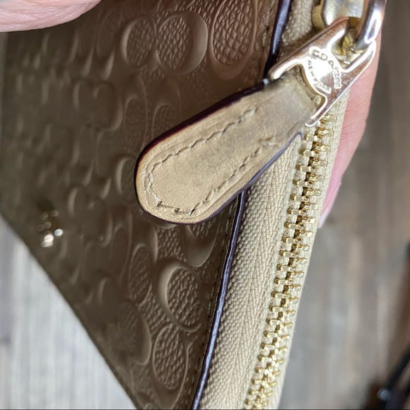 Gently used coach wallet 💯 authentic - Picture 8 of 9